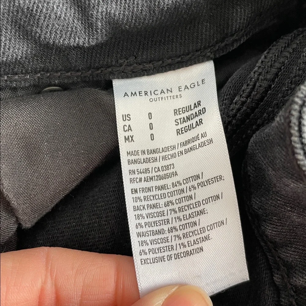 American Eagle Outfitters Dark Cropped Jeans - Picture 4 of 4